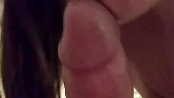 Boca has a deepthroat with saliva and mamada in the bathroom