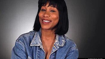 Jenna Foxx Masturbates to Orgasm in Close-Up