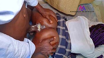 Студенткиња добија јако туцање од свог школског учитеља у дивљој сесији.