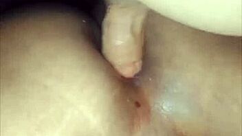 Fat peruvian jerks off in car with mature guy bareback