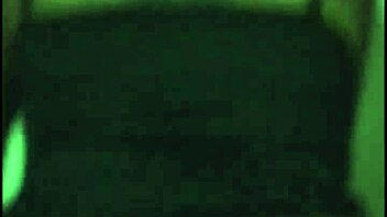 תחת וחזה ענקיים של בייבי צ'רוקי קופצים בזיון טקססי לוהט