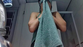 rubbed my pussy... in the shower