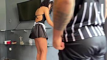 empregadinha dando cuzinho pro patrão enquanto a mulher dele esta fora