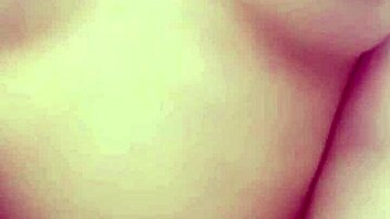 i met this yung schoolmate, her pusyy so wet n plump, fingerin bareback