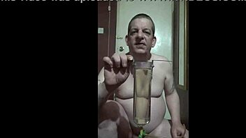 Amateur bisexual guy pees for his lover