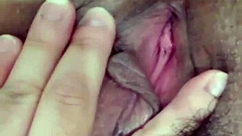 Novinha Gostosa Ficando Nua E Usando Seus Brinquedos - Parte 2