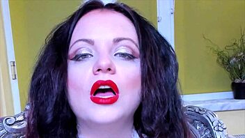 red lips fetish babe for your holiday fun