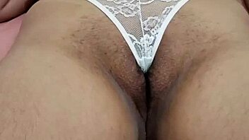 the beautiful novinha with small tits sensualizes in lingerie