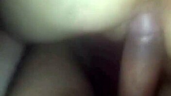 من فضلك، لا تدخل زبك في مؤخرتي هذه المرة، يؤلمني كثيراً!