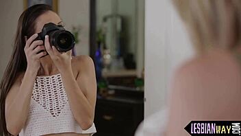 Girlfriend Orgasms From Pussy Licking While Masturbating