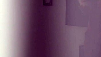 Pequeña Jennifer Far är så jävla sexig, eller hur?