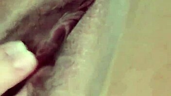 Novinha Gostosa Ficando Nua E Usando Seus Brinquedos - Parte 2