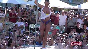 insane pussy flashing twerking at pool party slut tits college public