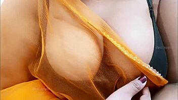 Desi hot girlfriend banging wild with friend tonight!