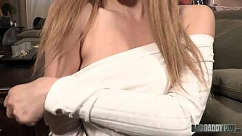 Stefdatter Moka Mora viser fram intense arbeidsaksjoner med Barrett Blade