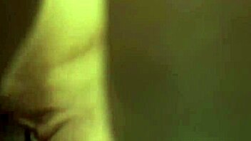 Juliana fernandes is having anal sex with the delivery guy