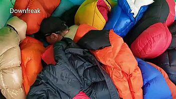 Masturbating with cum on silk in pool 😍