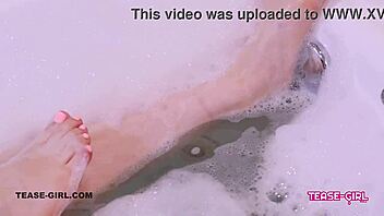 hey, wanna see this brunette cum in a sexy bath?