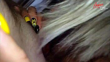 Masturbação mútua encerra sessão de sexo quente com a esposa.