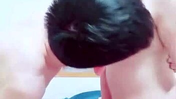 Ух, вьетнамская девчонка такая возбужденная, нужна секс прямо сейчас!