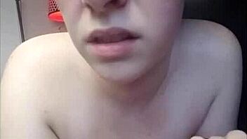 Dráždím se sama s femdom dildem k orgasmům