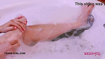 hey, wanna see this brunette cum in a sexy bath?