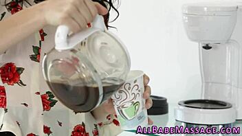 lesbian masseuse gives hot 69 massage 😍