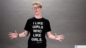 Want to see Jane Wilde and Spencer Bradley licking each other?