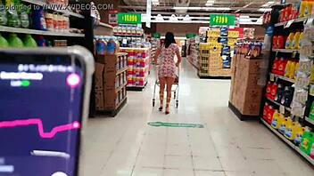 Martina squirts in the mall shop 😍