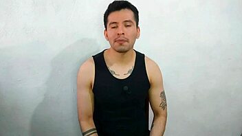 Jovencito Twink De 21 Años Le Da Sexo Oral A La Polla Enorme Gruesa Del Tío De Su Mejor Amiga Se Come Su Leche Relato Sexual