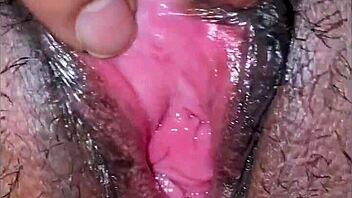 Sleduju, jak moje žena mokře stříká... ups, stříkání!