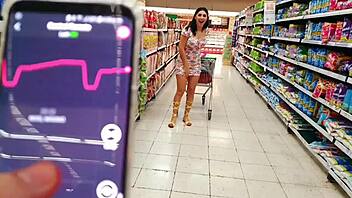 Martina squirts in the mall shop 😍