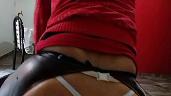 Beautiful ass in thong, a true delight.