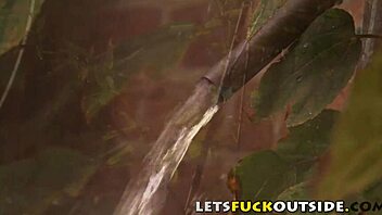 Let's Fuck Outside! Milf Faith Leone In A Bath Outdoors