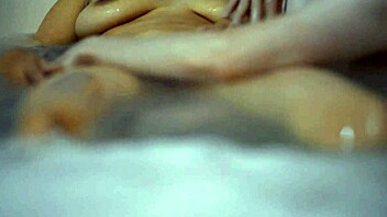 害羞的拉丁少女18+放学后和老师激烈做爱？