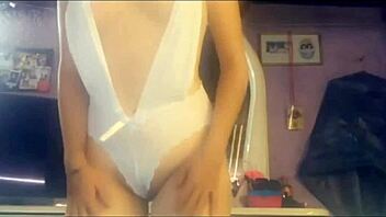 my favorite color is white and i look beautiful