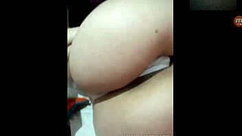 Hot Webcam Girl Shows Off in Live Session