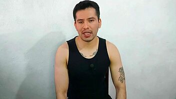 Jovencito Twink De 21 Años Le Da Sexo Oral A La Polla Enorme Gruesa Del Tío De Su Mejor Amiga Se Come Su Leche Relato Sexual