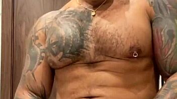 viktor rom flexes big muscle latino bbc in gay play