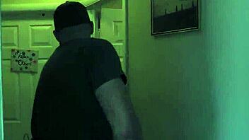 Cute Latina Dickrides Immigration Officer!