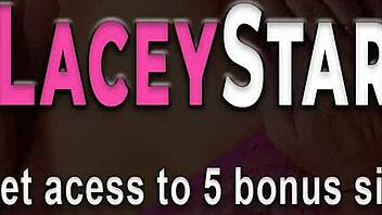 Brittisk gran i läderunderkläder tar djup suga?