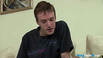 Hard Threesome Gay Twinks Bareback