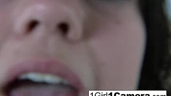 sexy honey foxxx playing with herself?