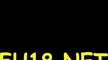 seksi 18-letna lepotica sije v osupljivi predstavi