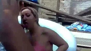 Blonde exhibits on webcam in the favela