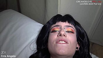 Lucifera ve Cris Angelo Paris-Barselona özel sikişinde dil bölme ile çılgına dönüyor