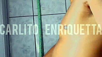 olha só que delícia de bunda e pau se masturbando