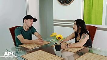 Despues de darse cuenta de las andanzas en que andaba su novio la puta de mi hermanastra se quizo comer mi gran verga parte 1