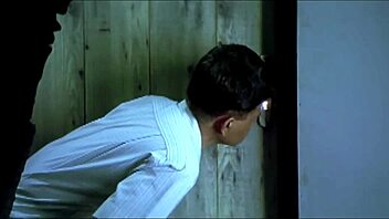 Aunty India Pamer Punggung dalam Klip Buatan Sendiri