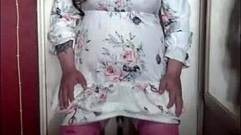 Bisexual crossdresser’s self-pleasure experience with a sex machine